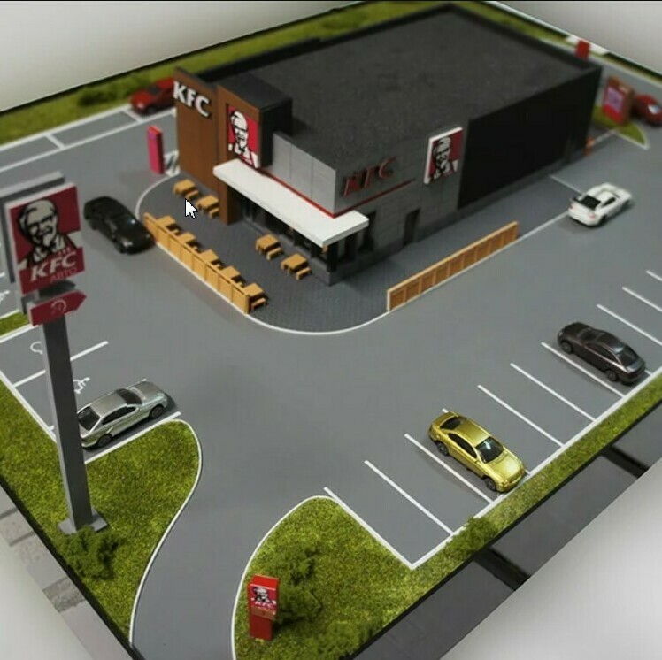 рядом с кафе расположены, столики для приёма пищи, подъездные пути, парковочные места для автомобилей 