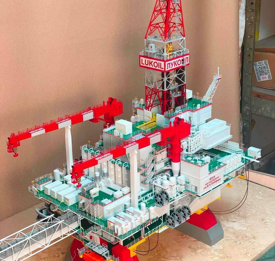  Ледостойкая стационарная офшорная платформа на гравитационном основании с жилым и технологическим модулем. Узлы и детали промышленной буровой установки