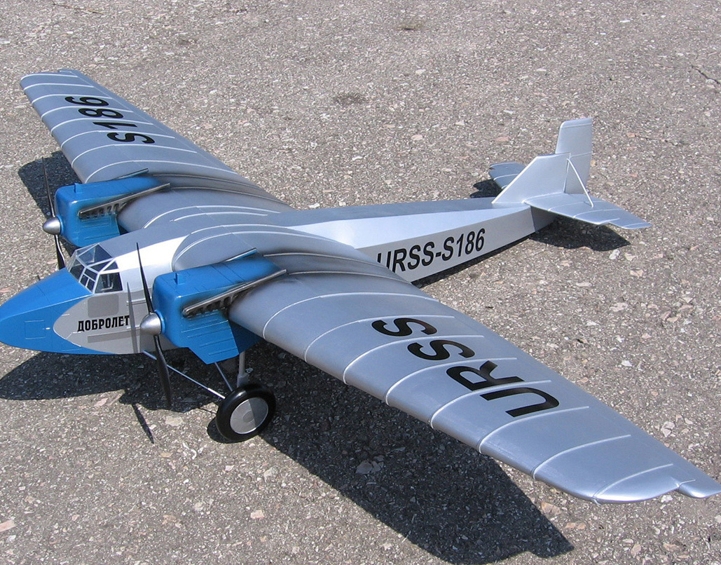 Модель частного самолёта URSS-S186