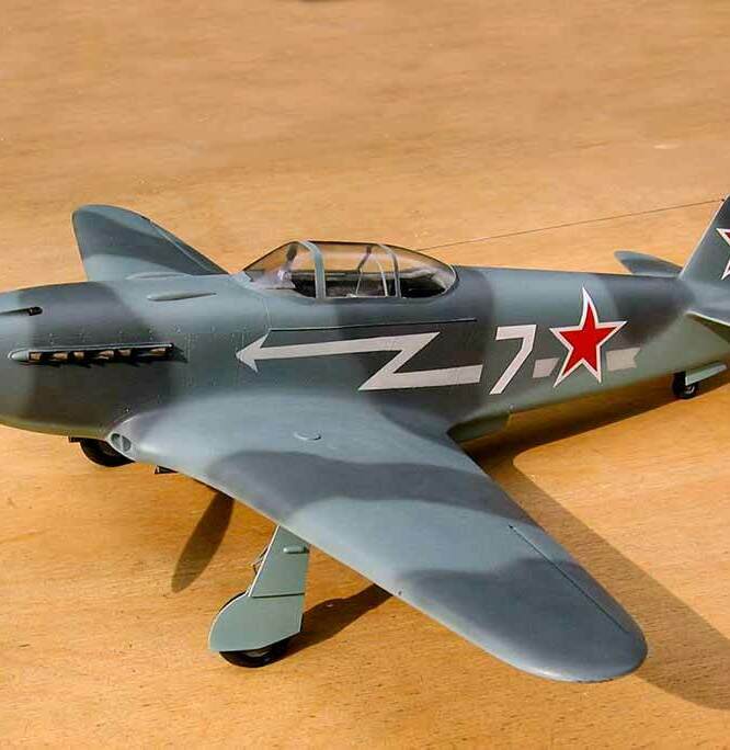 Модель самолёта для музея, изготовленная на заказ в студии макетов Модель самолёта для музея, изготовленная на заказ в студии макетов по фотографиям