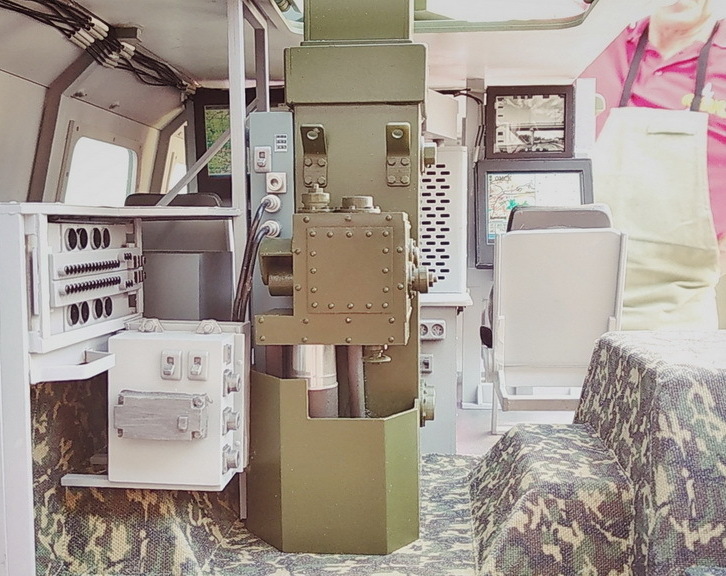 Подробное содержимое салона в военном автомобиле