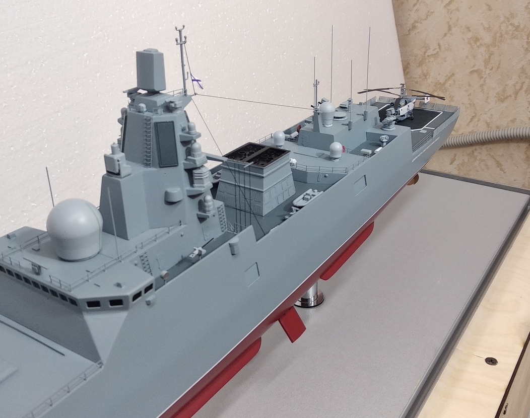 Укрупнённый масштаб верхней палубы модели военного корабля
