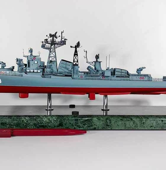 Модель военного корабля, изготовленная для музея на заказ в макетной студии по фотографиям заказчика