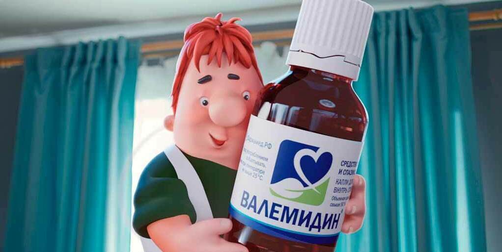 На фото изображён сказочный персонаж Карлсон с бутылкой лекарственного средства