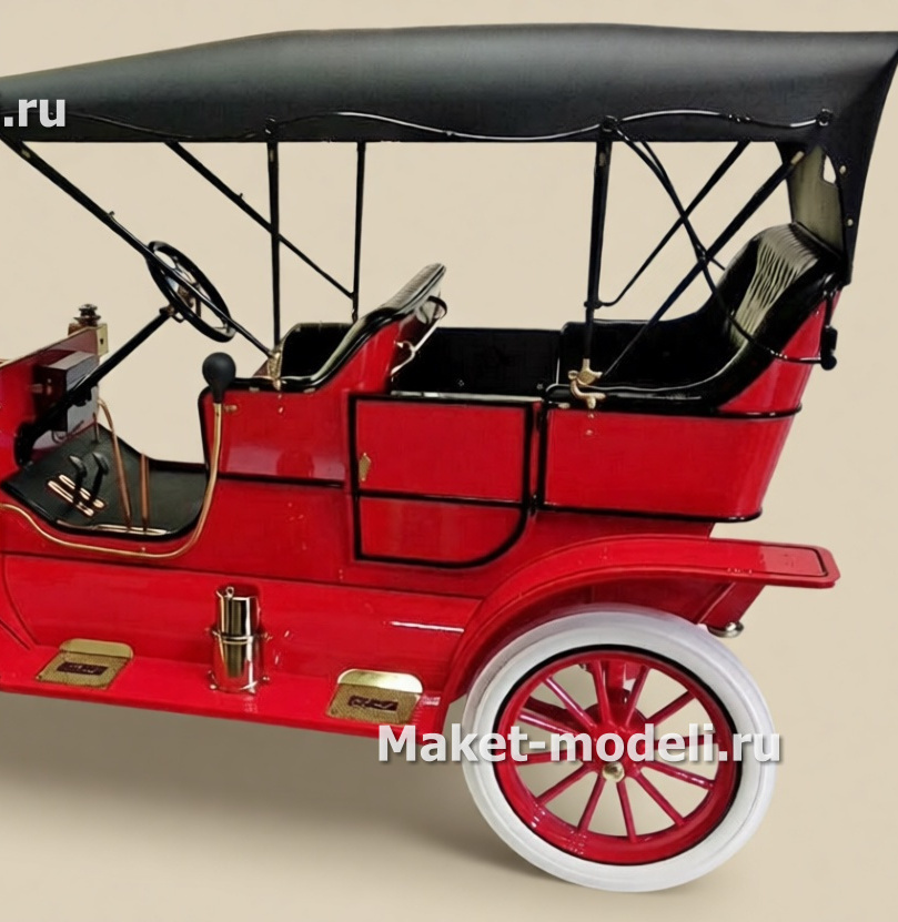 Детально проработанная масштабная модель автомобиля Ford Model T 1908 года в ярком красном цвете с чёрным тентом. Видны характерные особенности: латунные фары и декоративные накладки, рулевое колесо с кожаной оплёткой, классические белые покрышки колёс с красными спицами. Модель отличается высокой степенью детализации — от приборной панели до крепёжных элементов. Идеально подходит для музейной экспозиции или презентационного стенда, подчёркивает аутентичность и эстетику автомобильного дизайна начала XX века. Изготовлена на заказ с сохранением всех исторических пропорций и отделки.