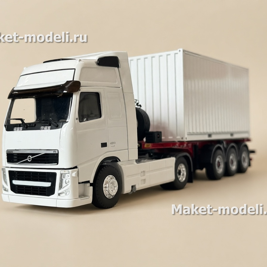 Масштабная модель магистрального седельного тягача Volvo 4×2 с трёхосным полуприцепом‑контейнеровозом, оснащённым универсальным морским контейнером масштабная модель магистрального седельного тягача Volvo FH с полуприцепом. Техническое описание кадра: • Тягач Volvo FH, исполнение с высокой спальной кабиной (high roof sleeper cab), колёсная формула 4×2. • На крыше кабины установлены сигнальные проблесковые маяки синего цвета; над ветровым стеклом — аэродинамический солнцезащитный козырёк. • В переднем бампере смонтирован блок дополнительных противотуманных/дальнобойных фар (четыре круглых прожектора). • Сцепное устройство типоразмера «седло» для работы с полуприцепом. • Полуприцеп — трёхосный контейнерный полуприцеп (контейнеровоз) с установкой универсального крупнотоннажного контейнера.