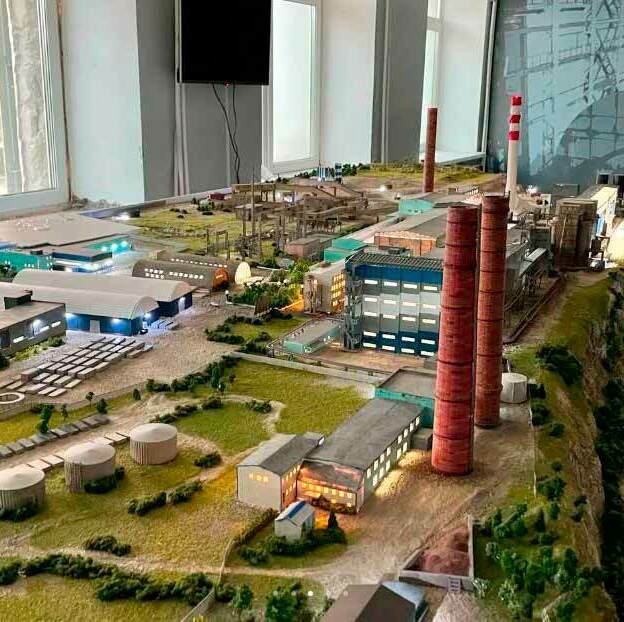На макете видны все рабочие цеха и помещения завода