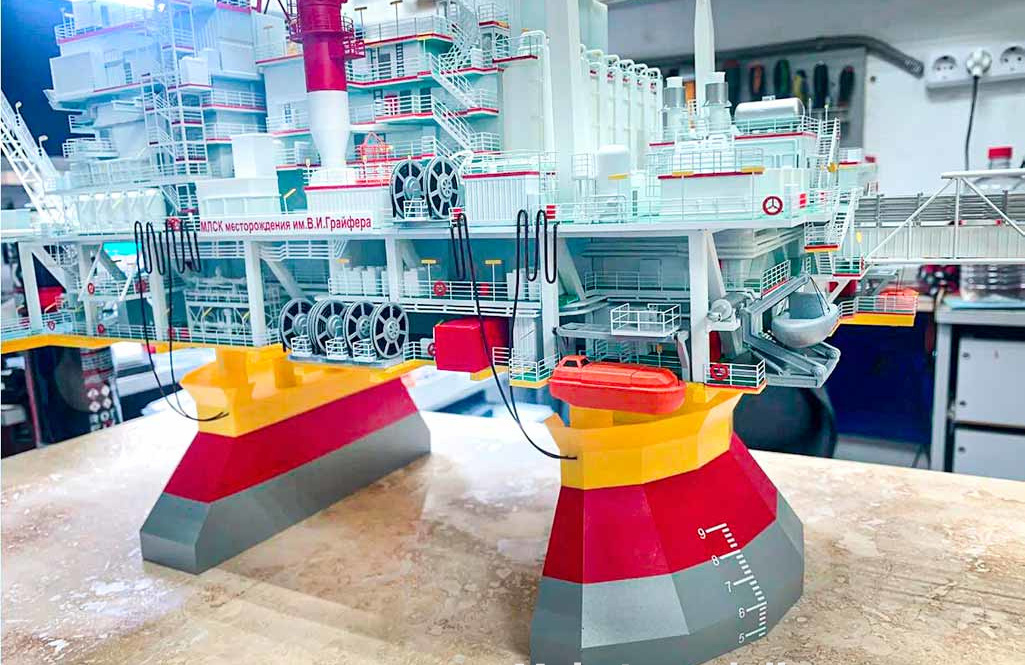 Масштабный макет промышленной буровой установки общий вид макета буровой установки