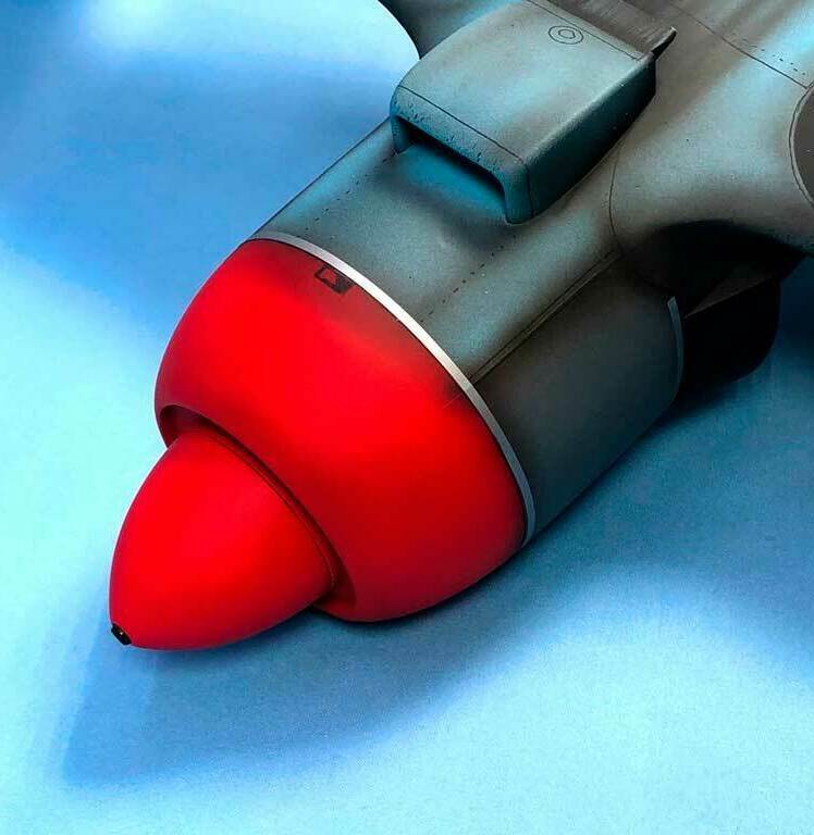 Детализированная масштабная модель советского истребителя Ла-5 с характерными красными звёздами на фюзеляже и хвосте, камуфляжной окраской и номером «07». Реалистичная копия легендарного самолёта времён Великой Отечественной войны, идеально подходящая для коллекционеров и любителей авиамоделей.