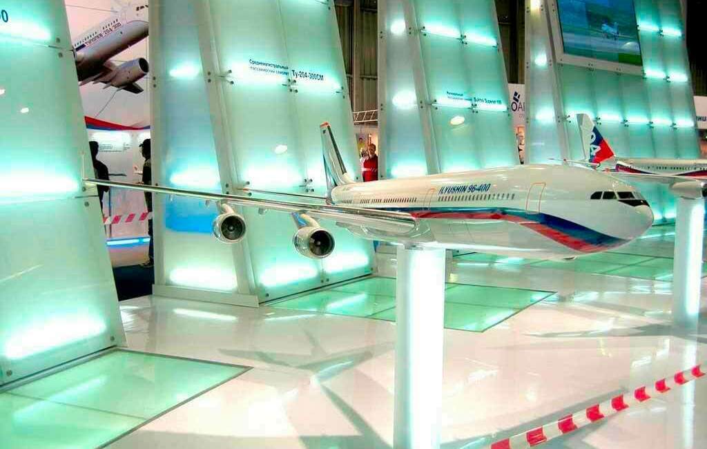 Модель пассажирского самолёта Ильюшин Ил‑96‑400 на авиационной выставке Наши макеты принимают участие в международных выставках