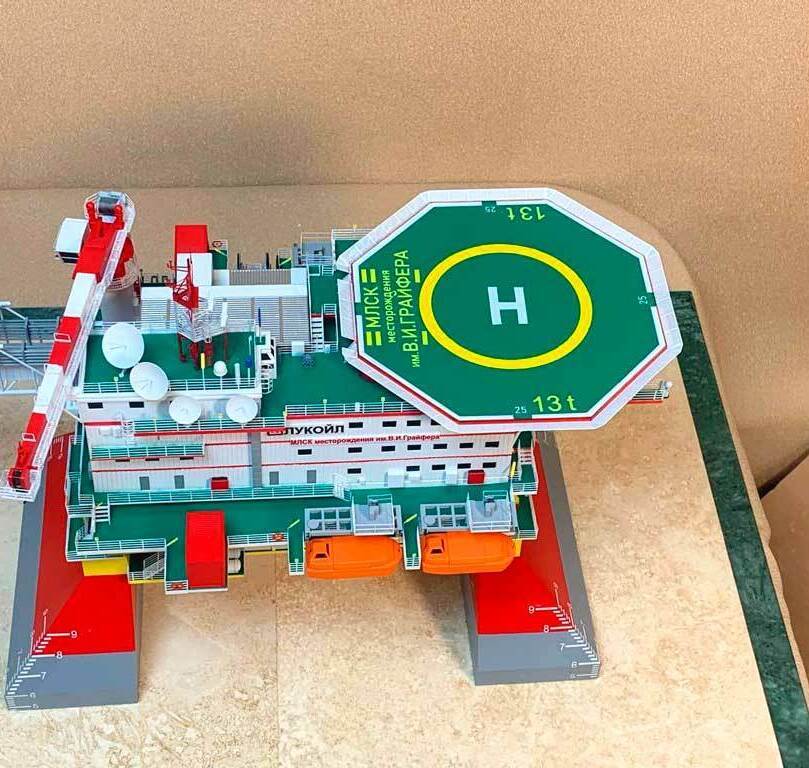  Ледостойкая стационарная офшорная платформа на гравитационном основании с жилым и технологическим модулем. Узлы и детали промышленной буровой установки