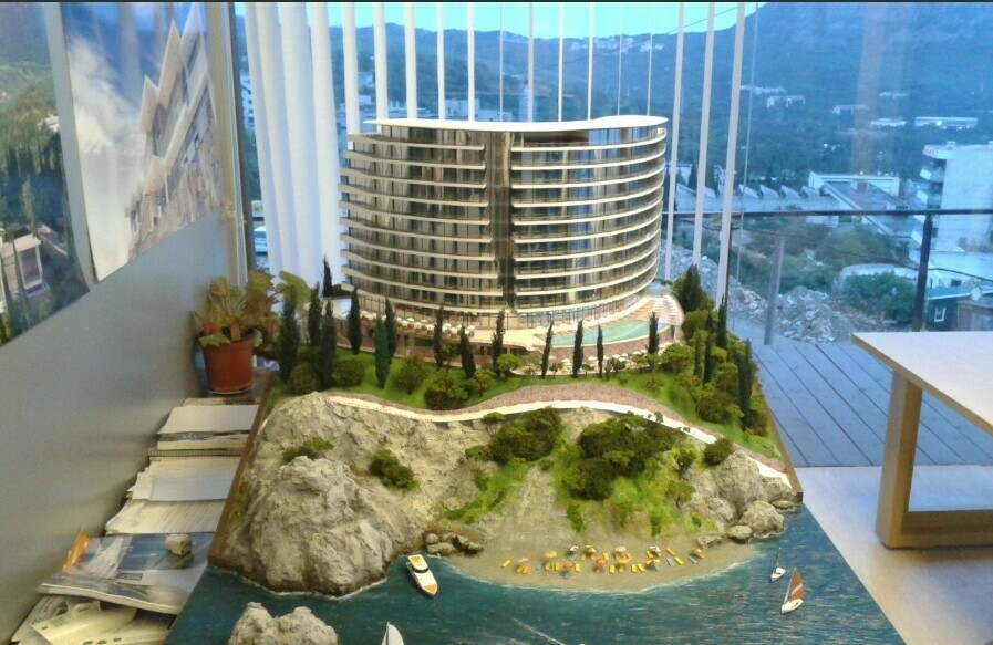 Модель отеля у моря со своей территорией