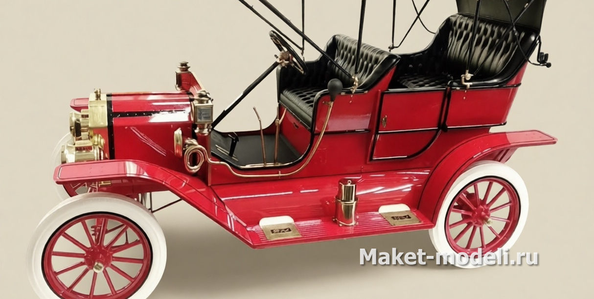 Музейный макет автомобиля Ford Model T 1908 года, изготовленный на заказ. Красная модель с чёрным тентом, кожаными сиденьями, латунными элементами и белыми покрышками — идеальный экспонат для презентации или музейной экспозиции.