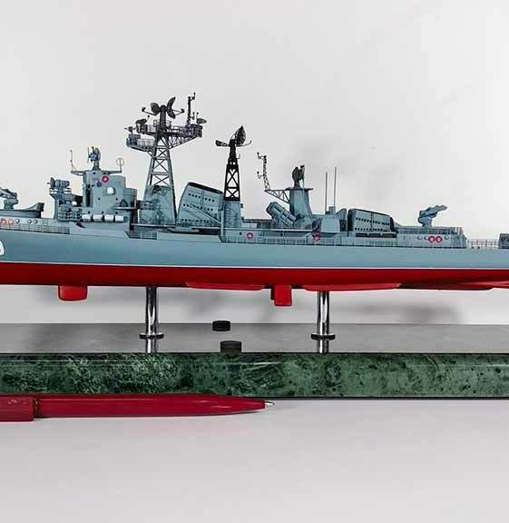 Модель военного корабля, изготовленная для музея на заказ в макетной студии Модель военного корабля, изготовленная для музея на заказ в макетной студии по фотографиям заказчика