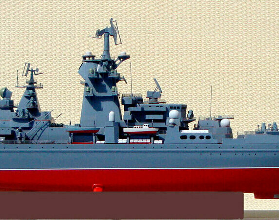 Военный корабль сфотографирован со стороны