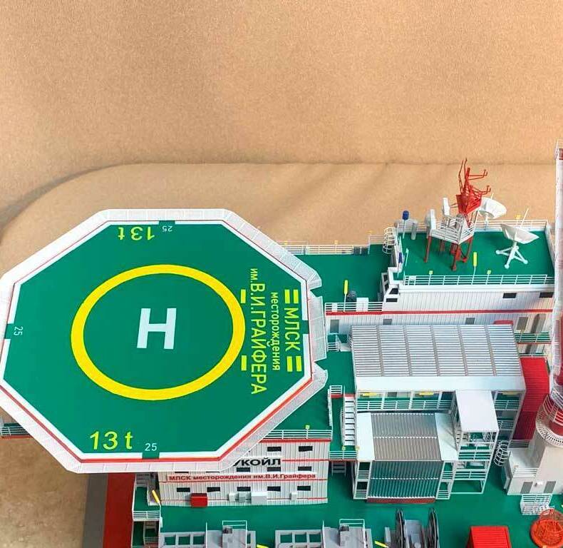  Ледостойкая стационарная офшорная платформа на гравитационном основании с жилым и технологическим модулем. Узлы и детали промышленной буровой установки