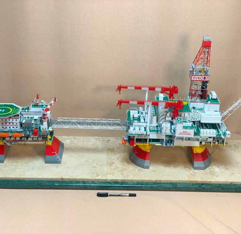  Ледостойкая стационарная офшорная платформа на гравитационном основании с жилым и технологическим модулем. Узлы и детали промышленной буровой установки