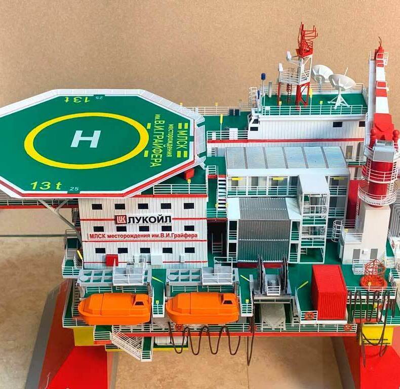  Ледостойкая стационарная офшорная платформа на гравитационном основании с жилым и технологическим модулем. Узлы и детали промышленной буровой установки