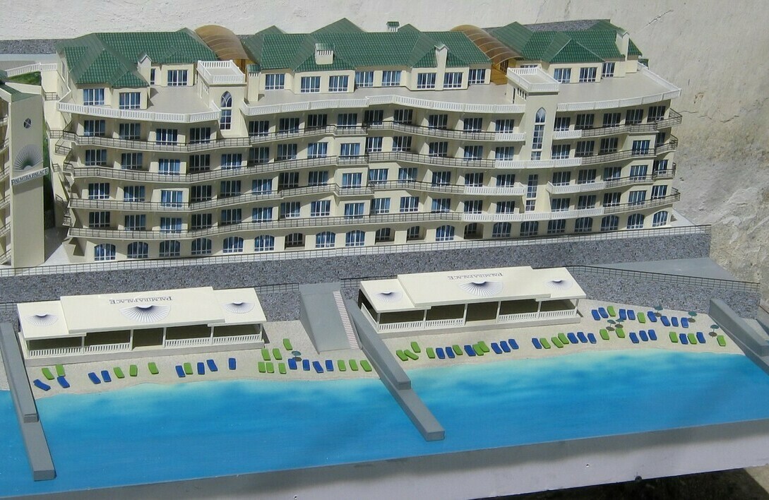 Модель 6-этажного здания расположенного на берегу моря