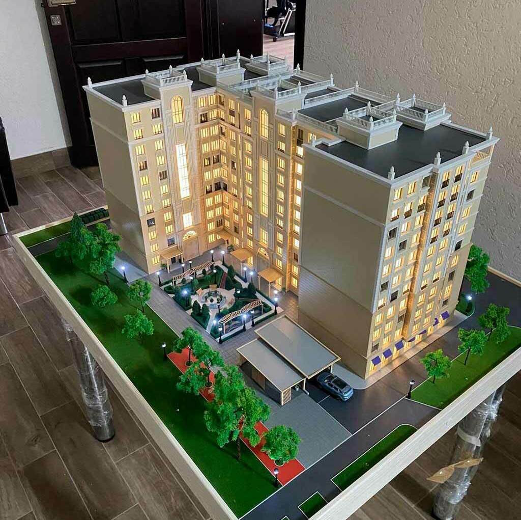 Здание с инфраструктурой показано со всех сторон