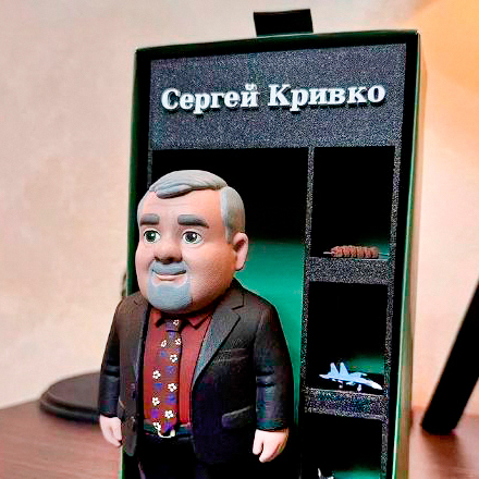 3-Д реалистичная фигурка человека изготовленная на заказ Фигурка изготовлена по описанию заказчика и по фотографии, в одежде, позе и с необходимыми предметами и аксессуарами