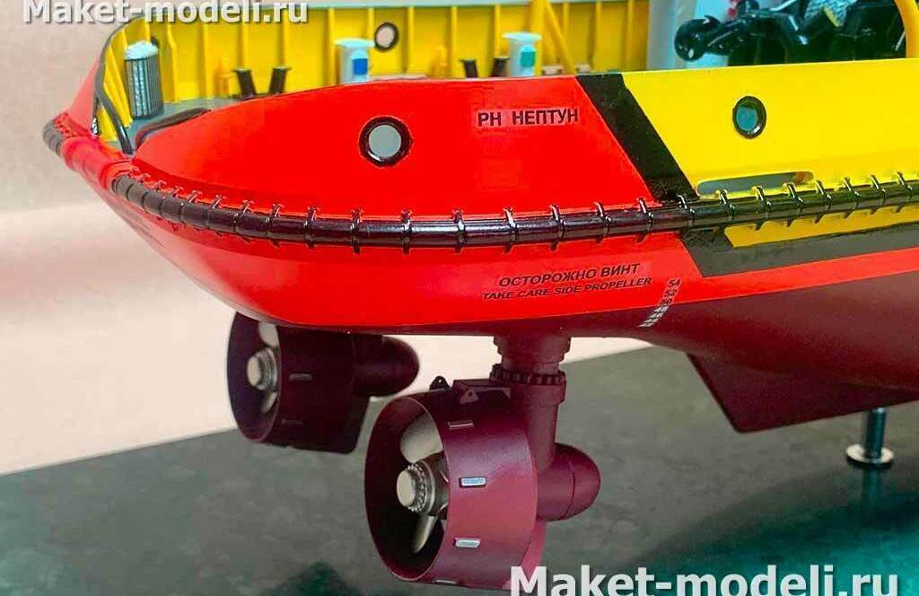 Масштабный 3д судовой макет буксира, изготовленный на заказ в макетной мастерской Maket-modeli.ru Детализированный масштабный макет буксира Craneship Роснефть на подставке, модель современного морского спасательного и портового судна с проработанной палубой, рубкой и оборудованием, изготовление судовых макетов на заказ