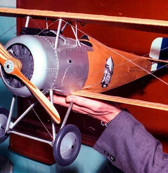 Модель самолёта для музея, изготовленная на заказ в студии макетов Модель самолёта для музея, изготовленная на заказ в студии макетов по фотографиям