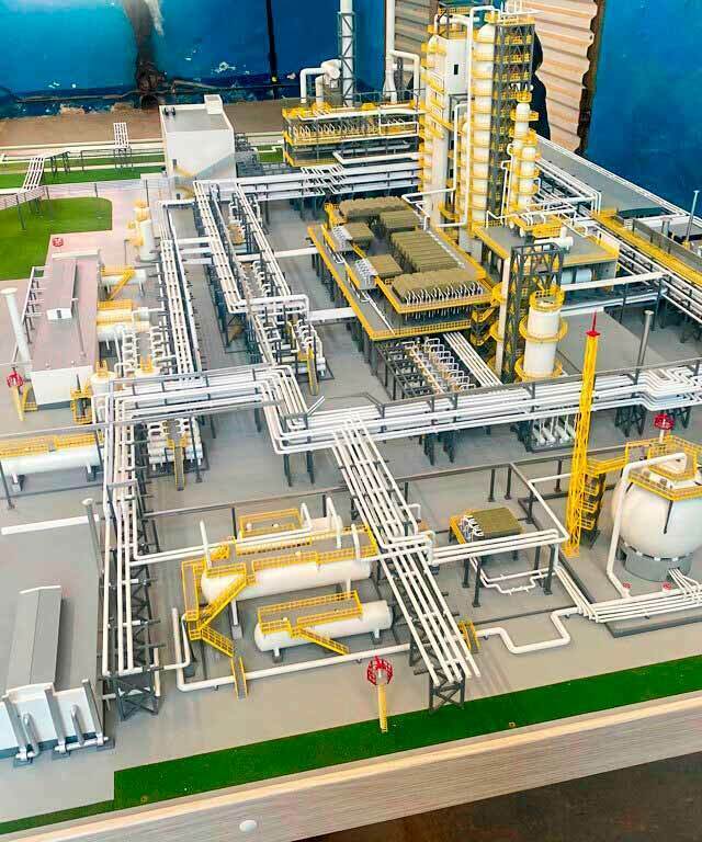 Масштабный макет установки по переработки нефти Масштабный макет объекта по переработке, хранению и перекачке нефти