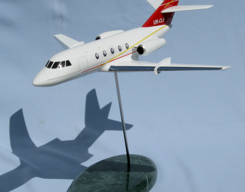 Модель самолёта с пятью иллюминаторами