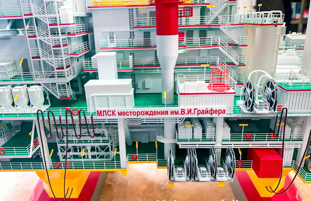 Масштабный макет промышленной буровой установки общий вид макета буровой установки