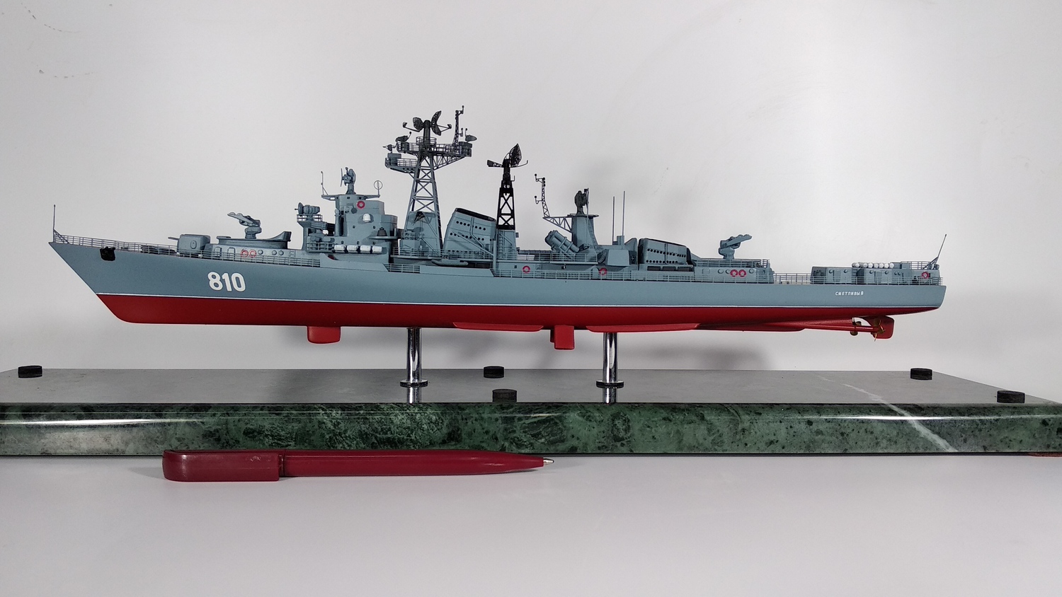 Масштабный макет военного корабля, проекция с боку